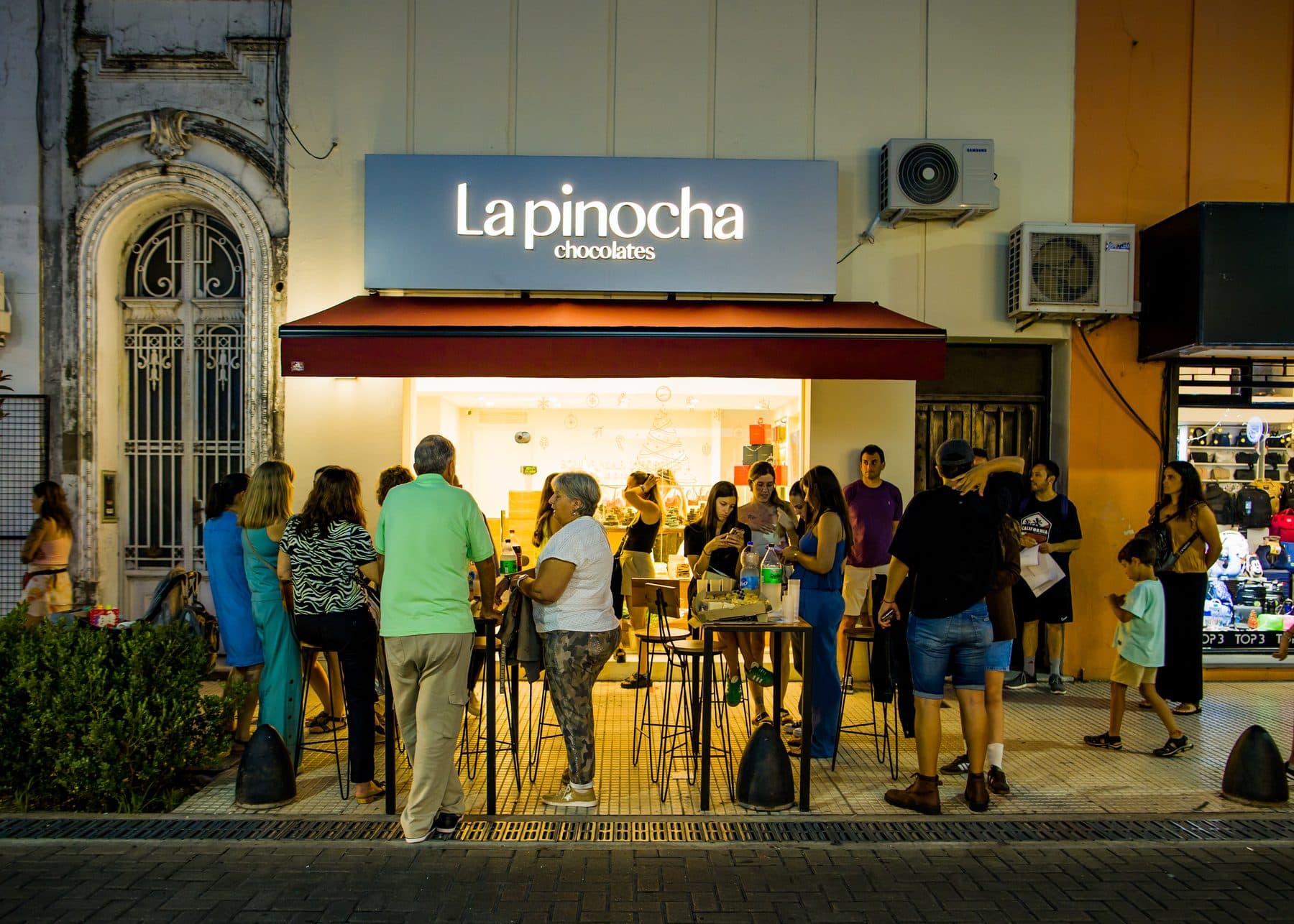 Fachada de local La Pinocha a la calle