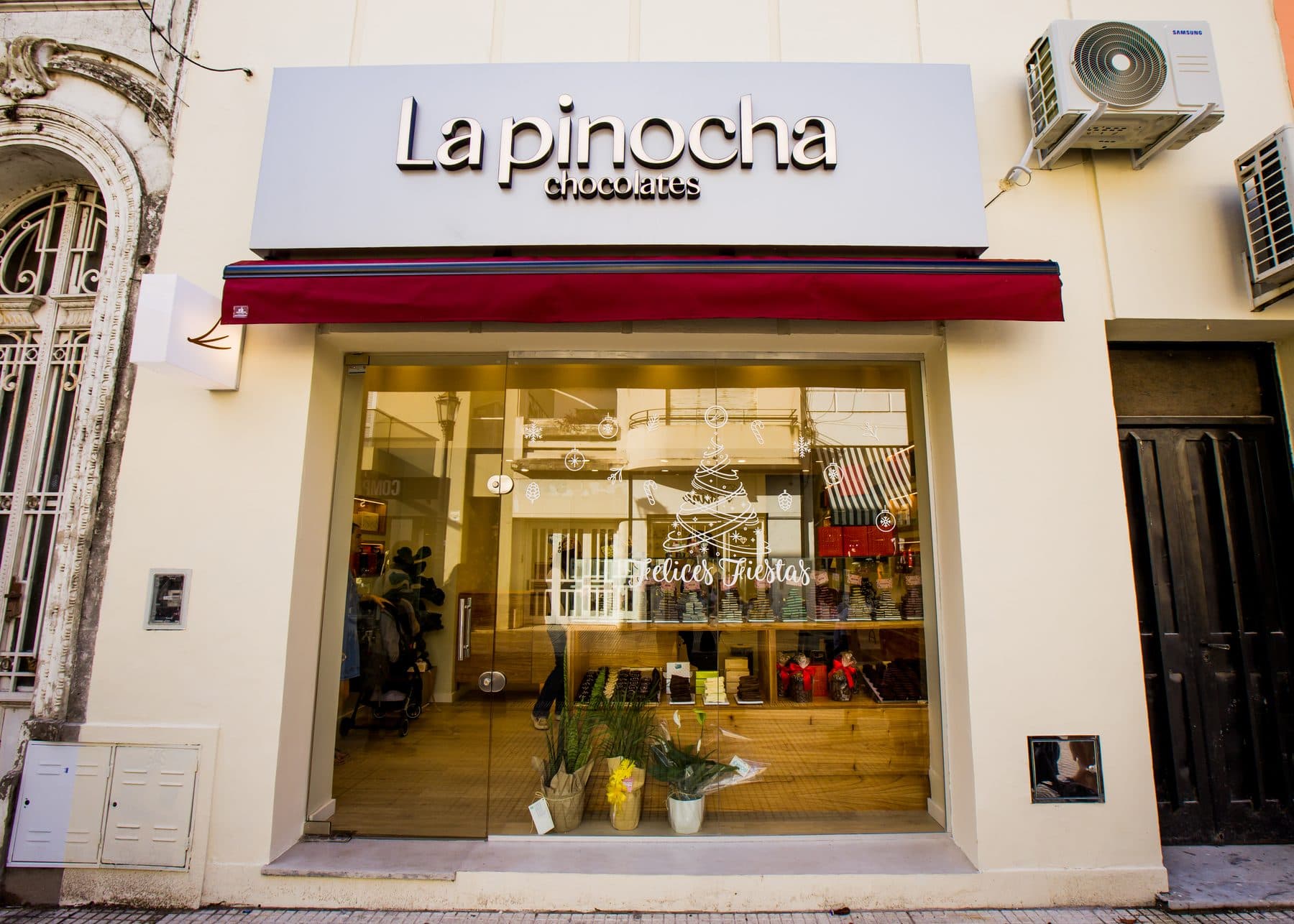 Vidriera del local a la calle